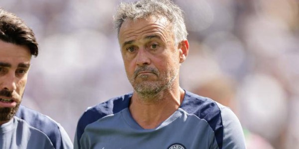 平息巴黎圣日耳曼内乱！恩里克罕见发声，誓争欧冠卫冕，维护金球巨星尊严