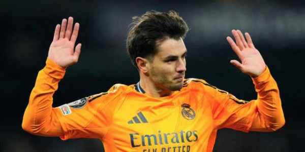 皇马右边锋之争：布拉欣-迪亚斯与马斯坦托诺竞逐首发位置